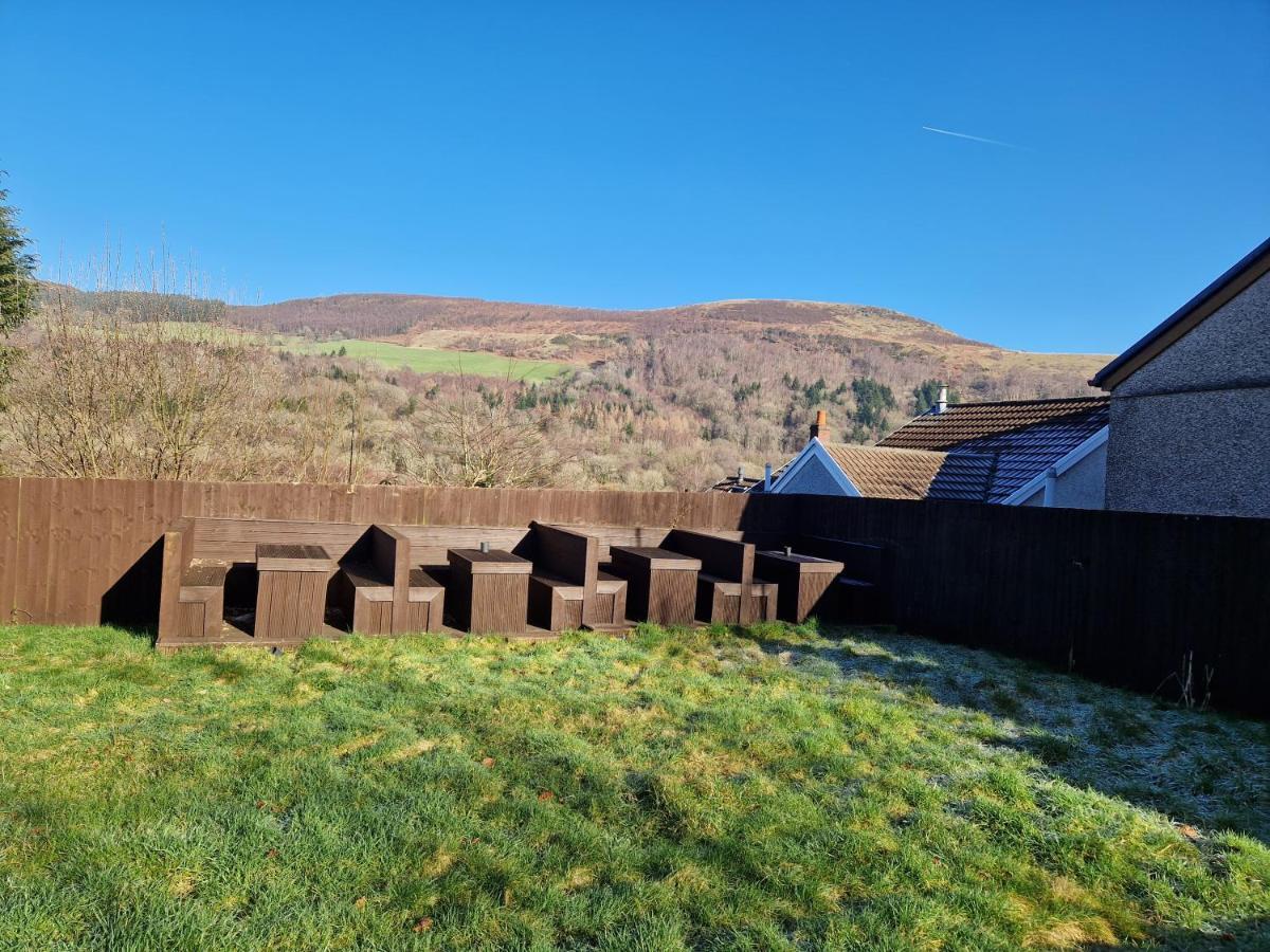 Apartment Flat 2, Modern Apartment, Tynte Hotel, Mountain Ash Quakers Yard