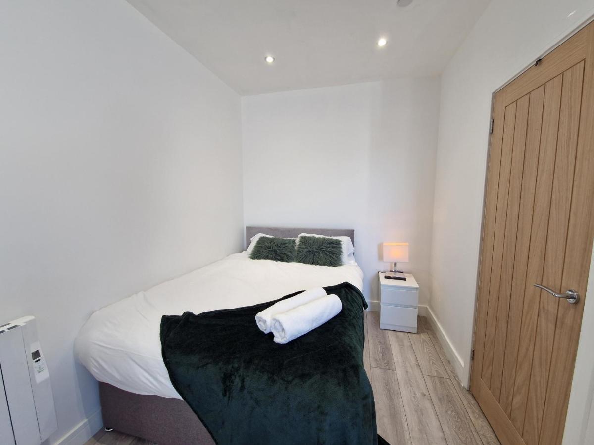 Apartment Flat 2, Modern Apartment, Tynte Hotel, Mountain Ash