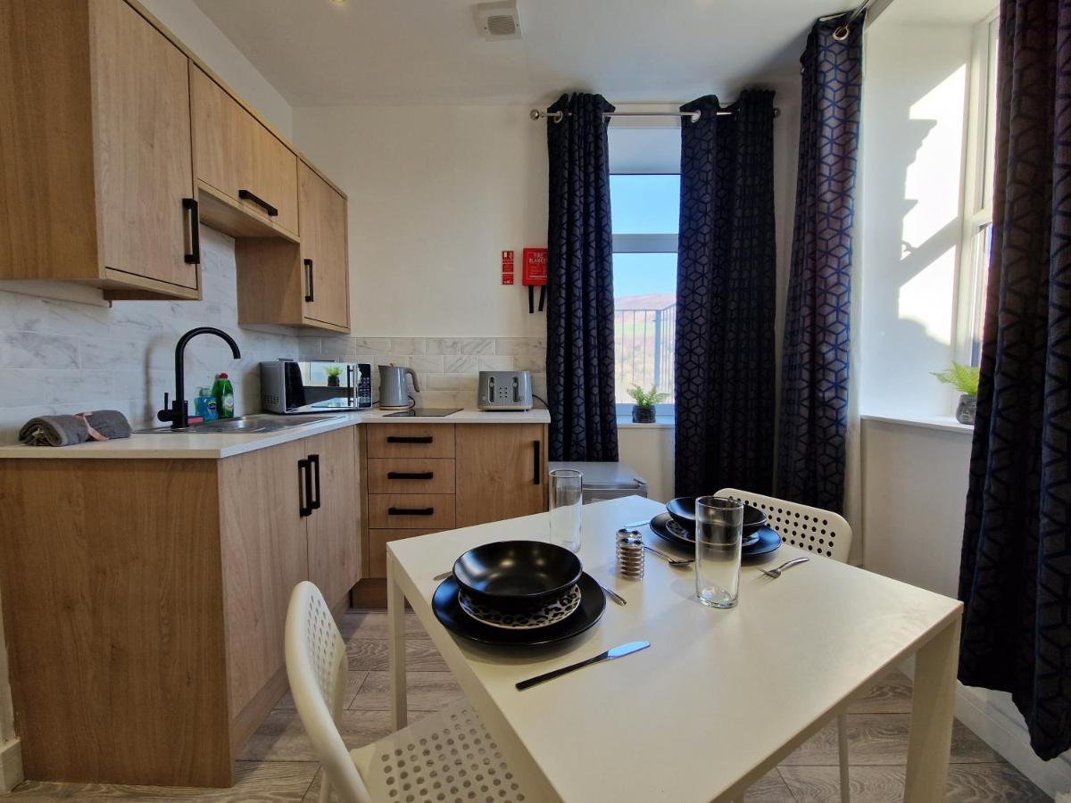 Apartment Flat 2, Modern Apartment, Tynte Hotel, Mountain Ash